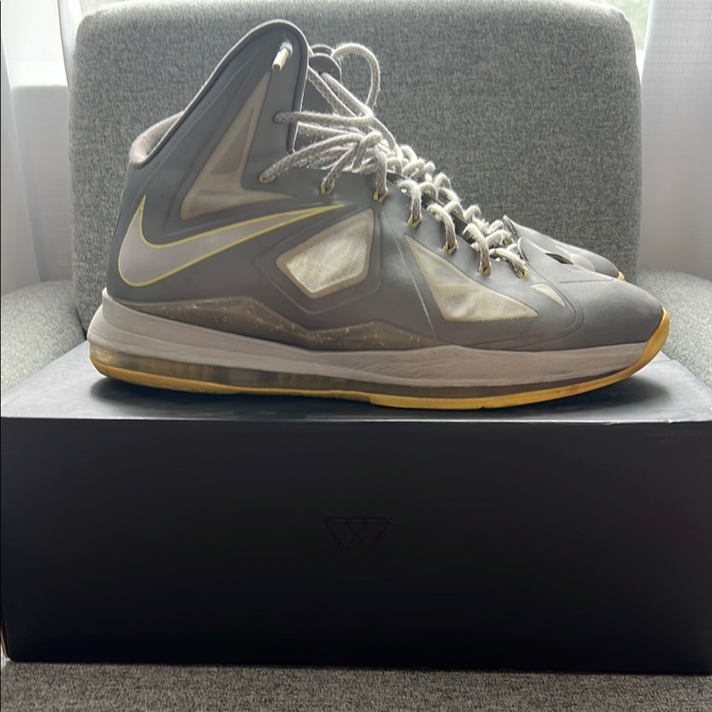 Men’s Nike size 15 LeBron 10